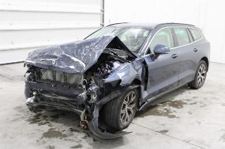 uszkodzony samochody osobowe Volvo V-60 V60 2022/9
