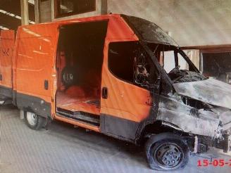 uszkodzony samochody osobowe Iveco New daily Diesel 2.998cc 110kW RWD 2016-04 2019/1