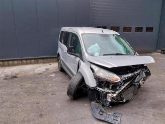 damaged passenger cars Ford Tourneo Connect  2014/2