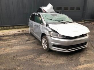 uszkodzony samochody osobowe Volkswagen Touran Touran (5T1), MPV, 2015 1.6 TDI 2016/4