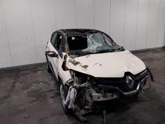 Damaged car Renault Captur  2017/5