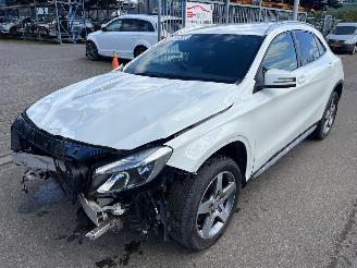 uszkodzony samochody osobowe Mercedes GLA  2015/1