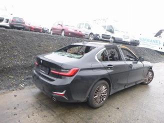 damaged passenger cars BMW 3-serie  2020/8