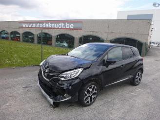 damaged passenger cars Renault Captur 0.9 INTENSE 2019/6