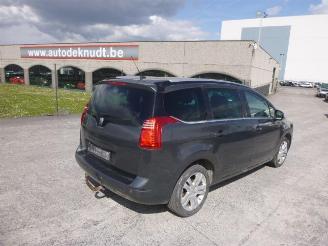 Peugeot 5008 2.0 HDI AUTO 7 PLACE picture 3