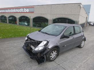 Salvage car Renault Clio 20-TH ANNIVERSA 2011/1