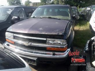 damaged passenger cars Chevrolet Blazer  2002/7