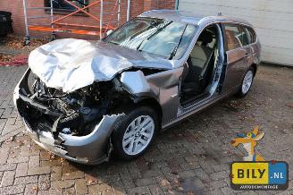 damaged passenger cars BMW 3-serie E91 320i 2010/6